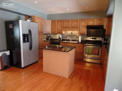 6106 Rocking Chair Road Grand Blanc, MI 48439 - Photo 7 of 29 20430813-6.JPG