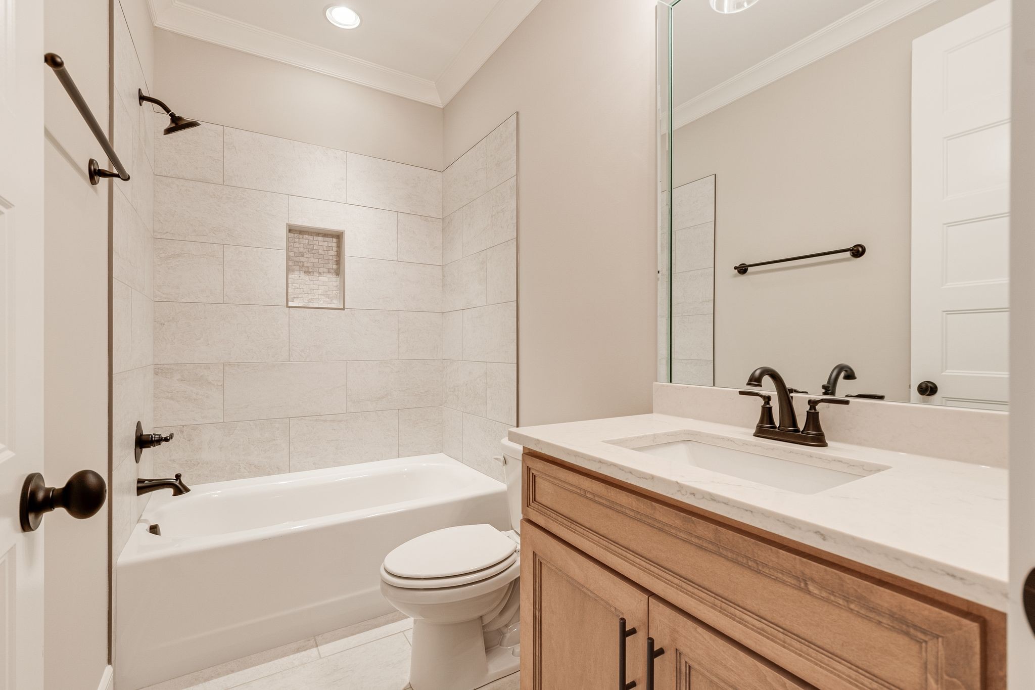1635 Phillips Road Lebanon, TN 37087 - Photo 31 of 40 a bathroom with a sink a toilet and a bathtub