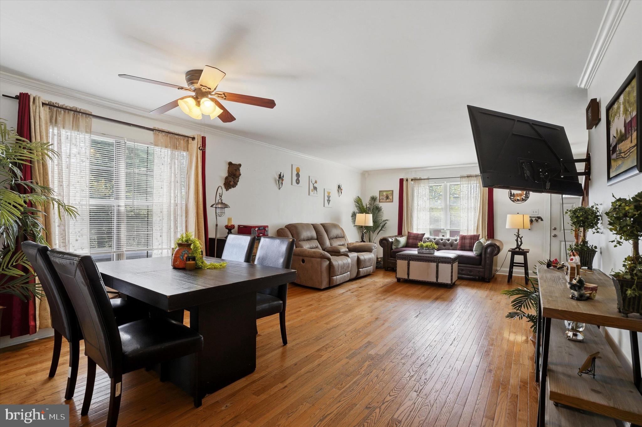 103 West Rively Avenue Aldan, PA 19018 - Photo 5 of 16 Cozy and inviting dining/living rooms