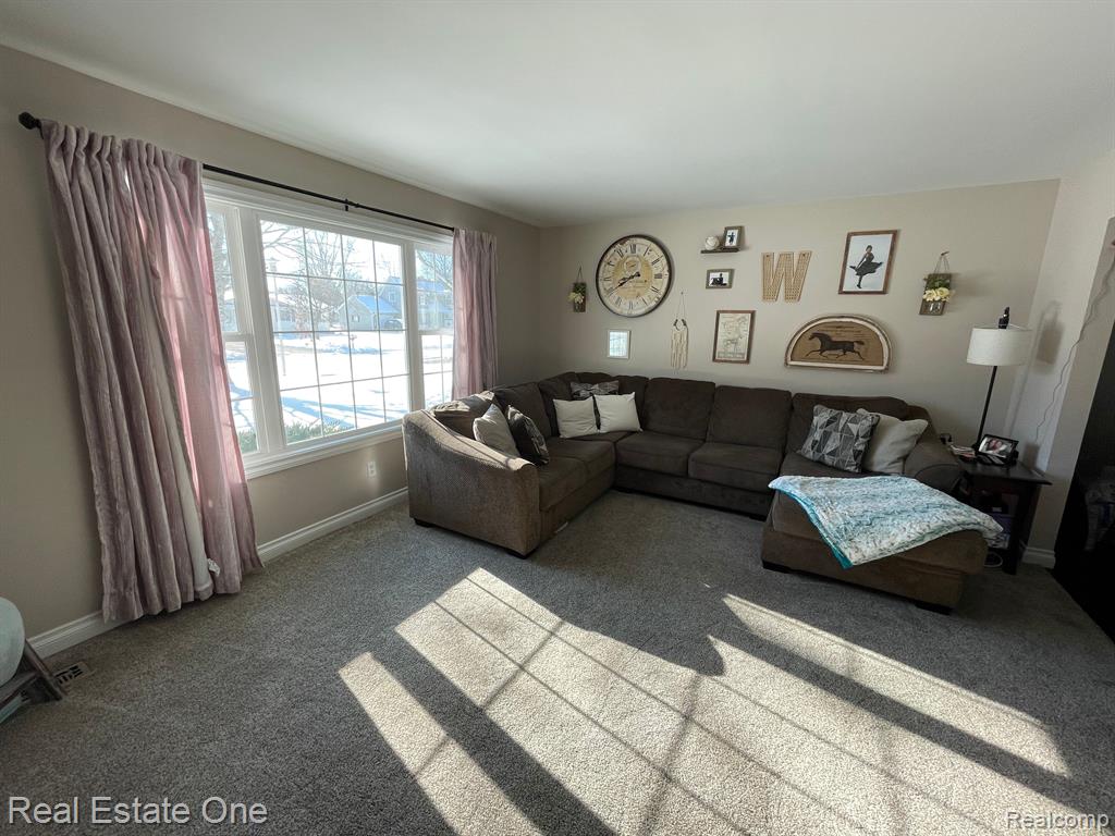 5479 Canonsburg Road Grand Blanc, MI 48439 - Photo 4 of 23