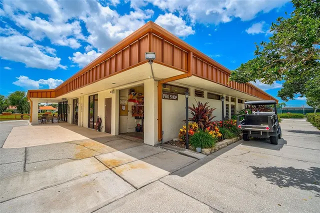 $419,000 | 4934 Clubview Court East, Bradenton, FL 34203