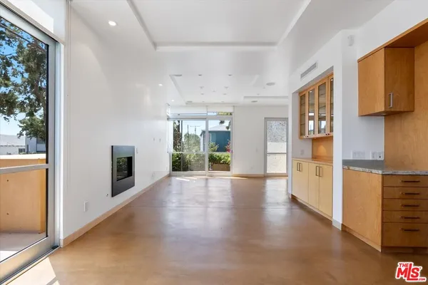 $8,500 | 2301 10th Street, Unit 3, Santa Monica, CA 90405