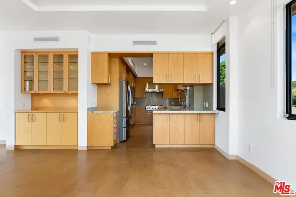 $8,500 | 2301 10th Street, Unit 3, Santa Monica, CA 90405