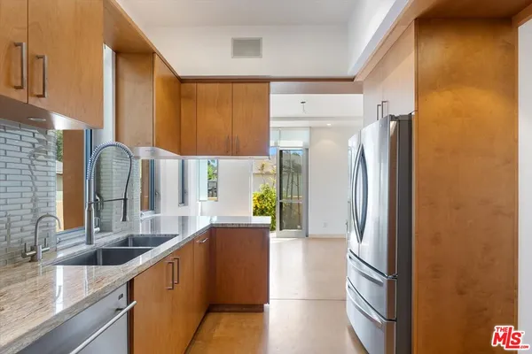 $8,500 | 2301 10th Street, Unit 3, Santa Monica, CA 90405