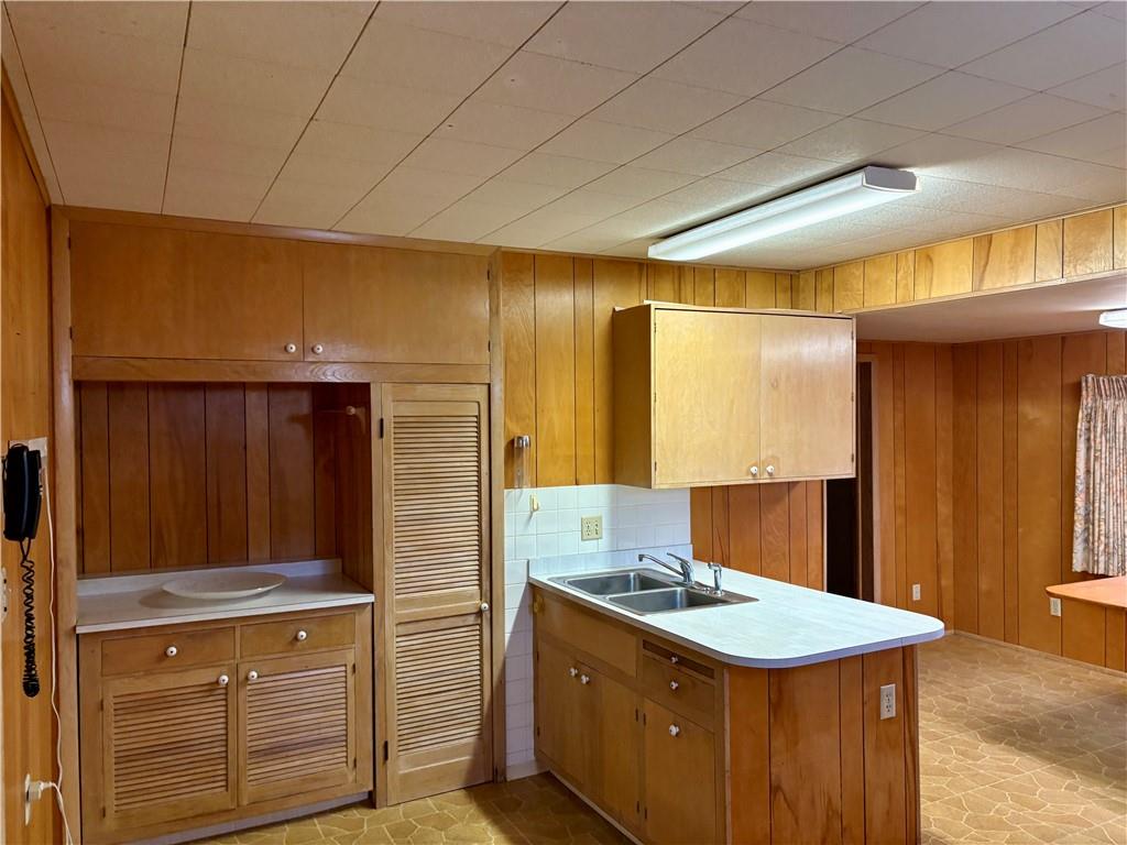 507 South Main Street Yates Center, KS 66783 - Photo 8 of 32