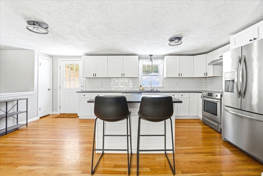 944 Long Pond Road Plymouth, MA 02360 - Photo 11 of 32