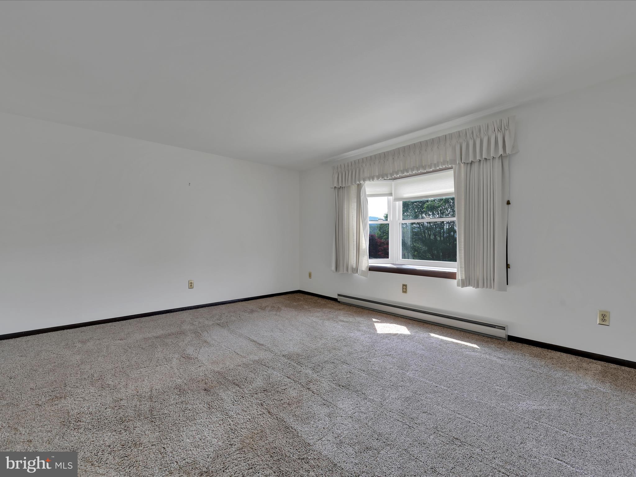 21 Lower Road Tamaqua, PA 18252 - Photo 5 of 30 Living Room