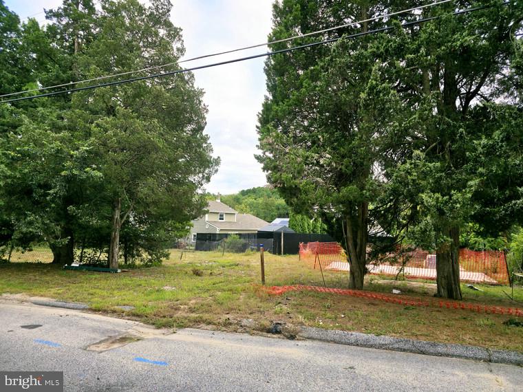 32 Kirk Lane Pine Hill, NJ 08021 - Photo 4 of 7 a backyard of a house with lots of green space