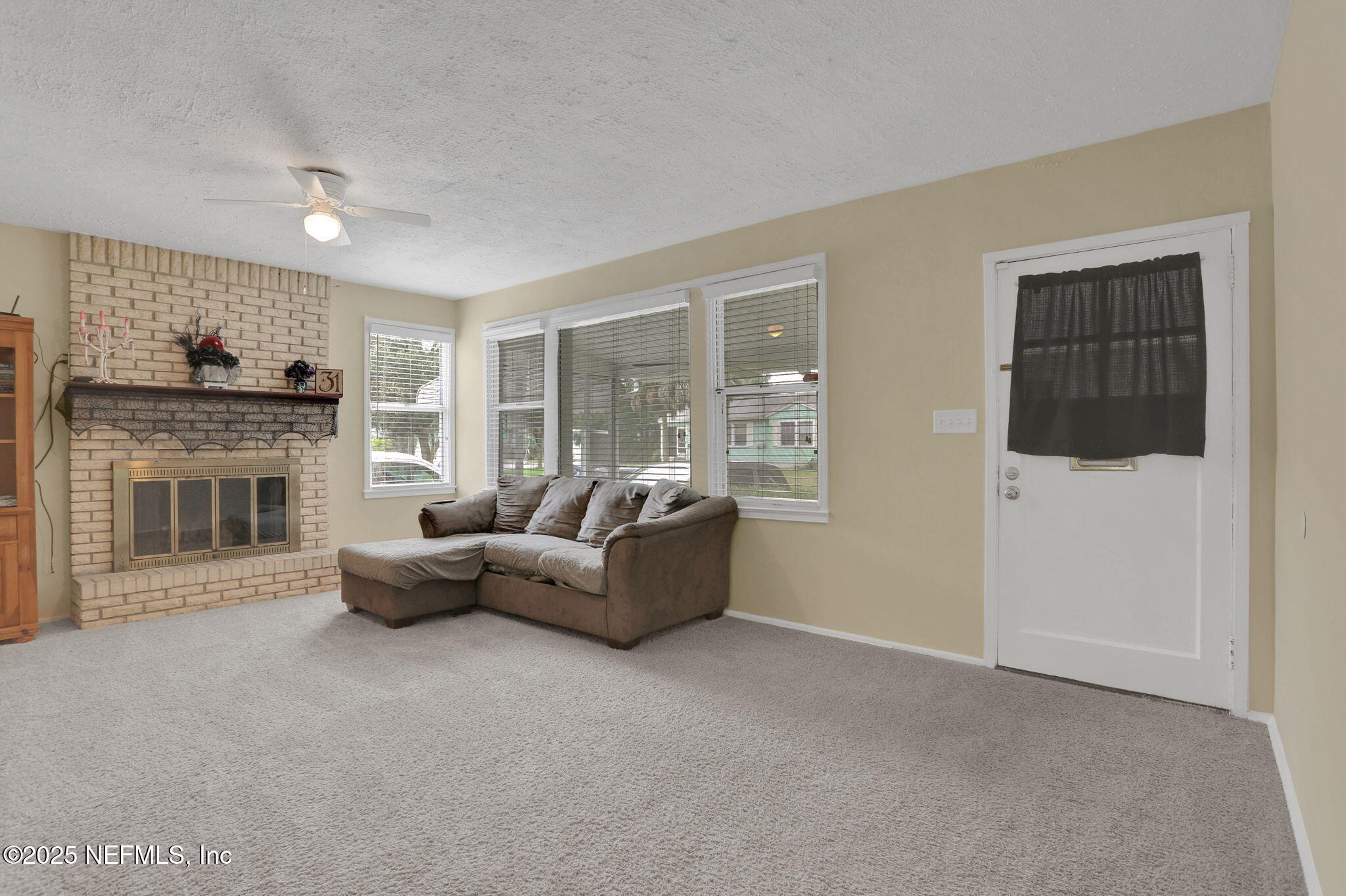 3757 Lilly Road North Jacksonville, FL 32207 - Photo 8 of 33 07 Living Room