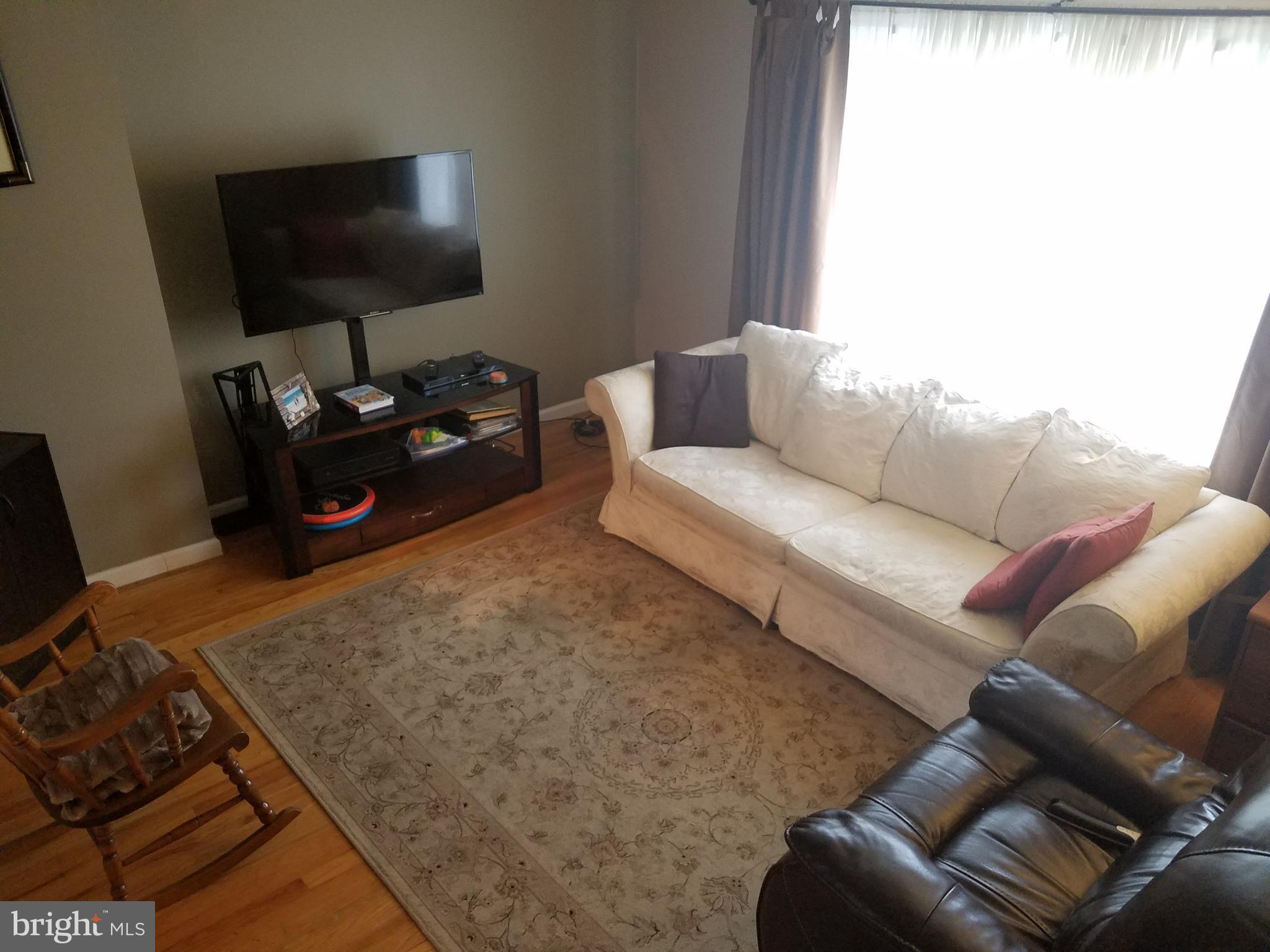 3635 Clarenell Road Baltimore, MD 21229 - Photo 8 of 24 Living Room