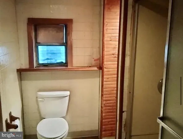 a bathroom with a toilet