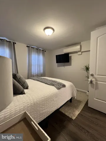 $1,800 | 324 South Castle Street, Baltimore, MD 21231