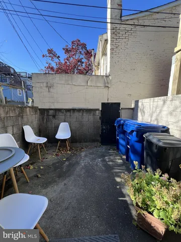 $1,800 | 324 South Castle Street, Baltimore, MD 21231