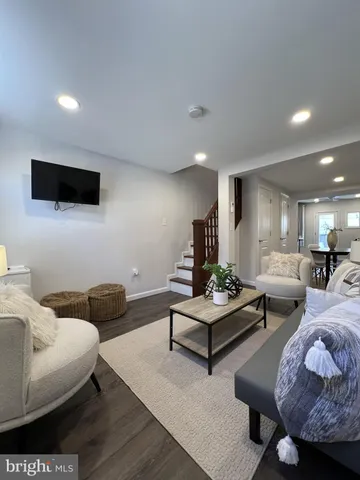 $1,800 | 324 South Castle Street, Baltimore, MD 21231