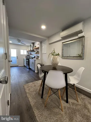 $1,800 | 324 South Castle Street, Baltimore, MD 21231