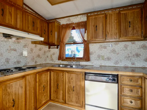 $24,900 | 3900 West Jefferson Avenue, Trenton, MI 48183