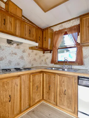 $24,900 | 3900 West Jefferson Avenue, Trenton, MI 48183