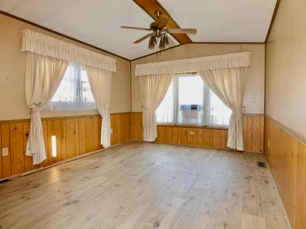 $24,900 | 3900 West Jefferson Avenue, Trenton, MI 48183