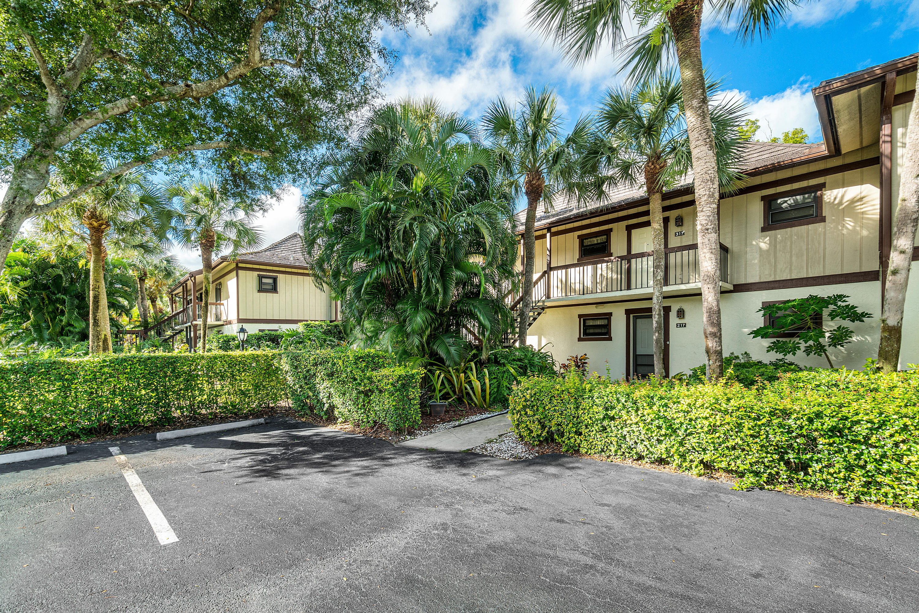 13334 Polo Club Road, Unit 217 Wellington, FL 33414 - Photo 2 of 23 001-13334PoloClubRoad-Wellington-FL-3341