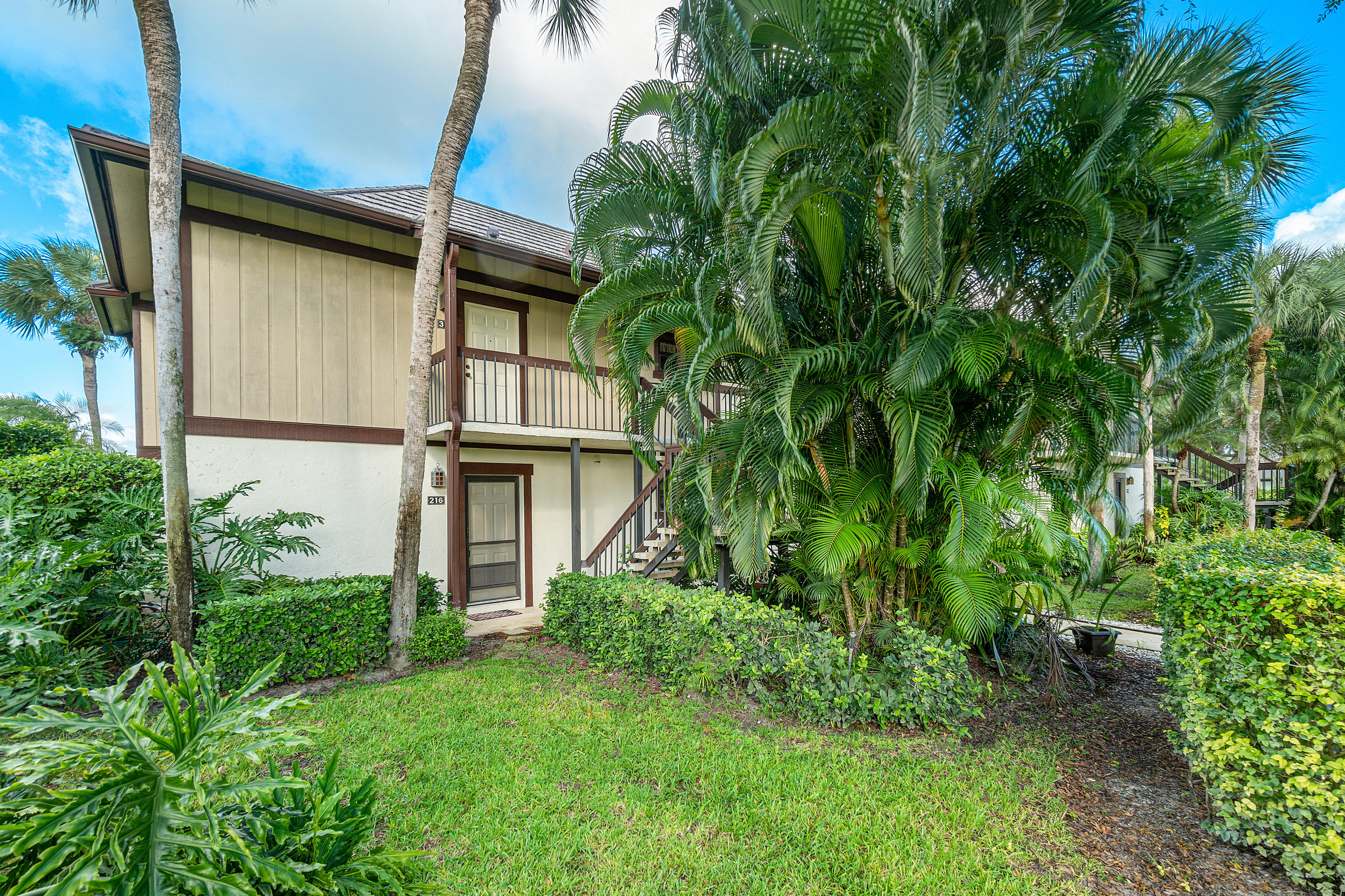 13334 Polo Club Road, Unit 217 Wellington, FL 33414 - Photo 4 of 23 003-13334PoloClubRoad-Wellington-FL-3341