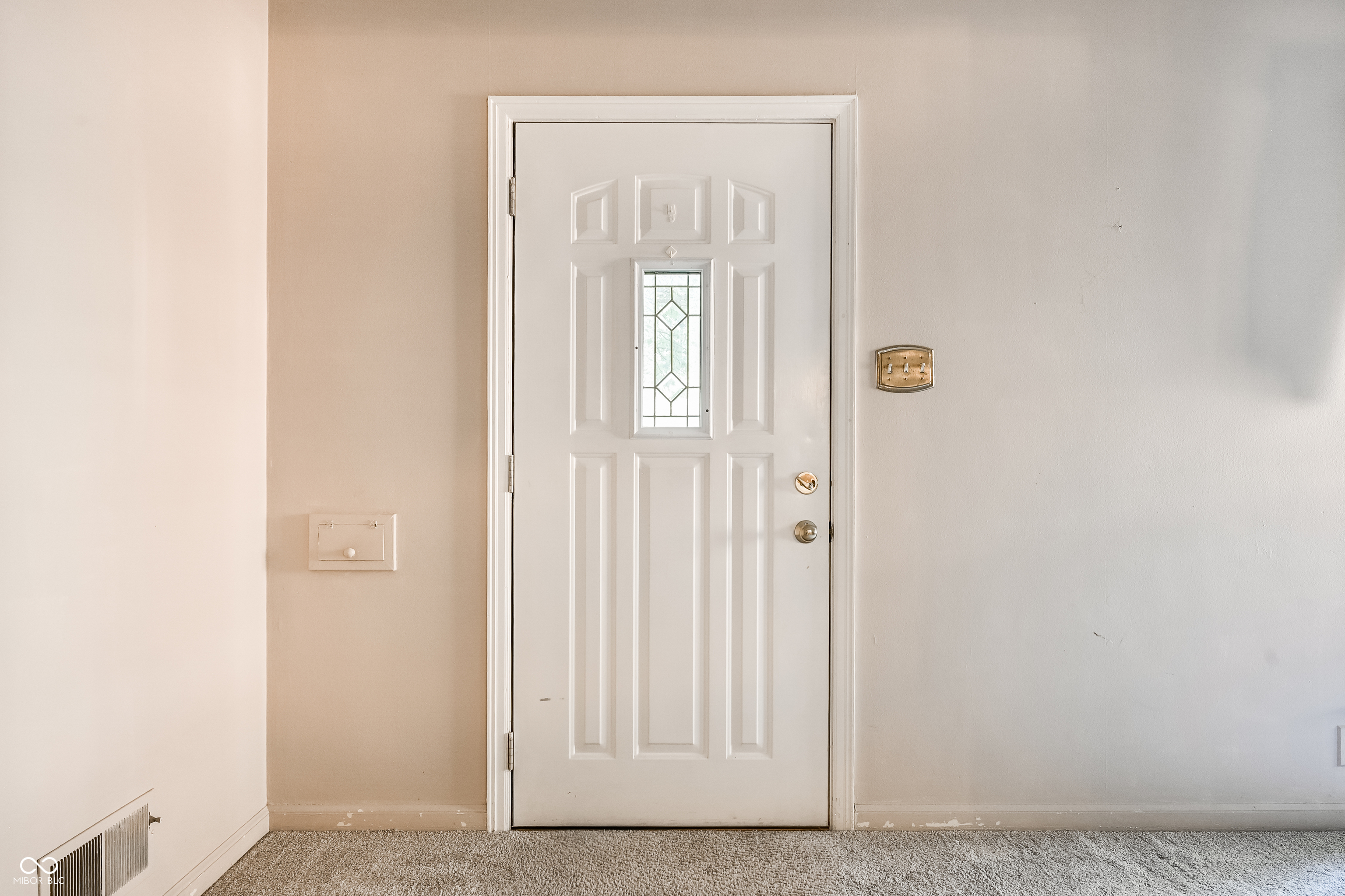 6835 Willow Road Indianapolis, IN 46220 - Photo 4 of 36 Gallery Image 4