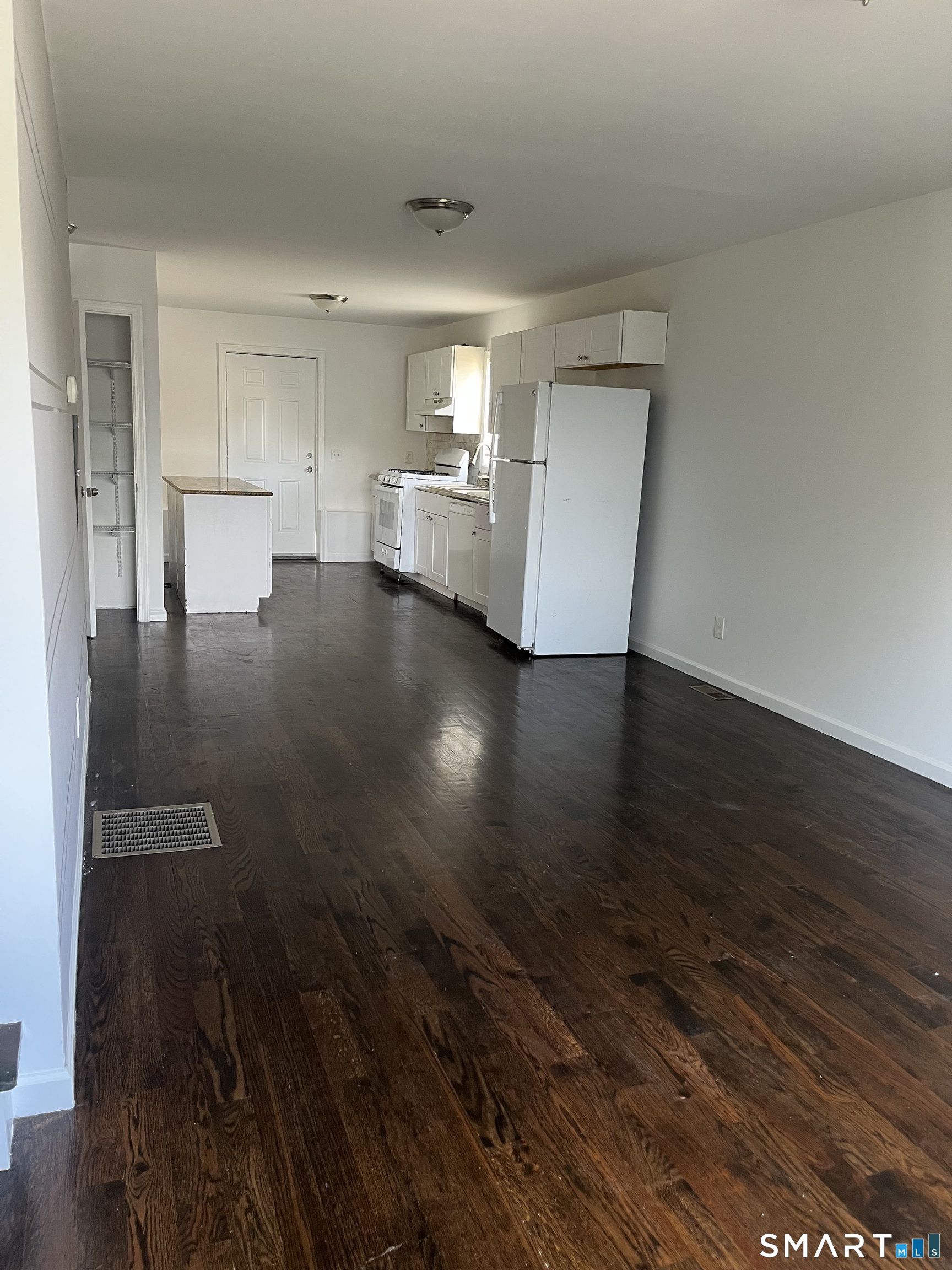 17 Dayton Road Bridgeport, CT 06606 - Photo 5 of 12 Gallery Image 5