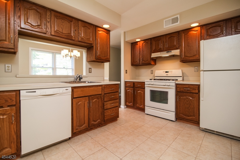 9 Heritage Drive, Unit E Chatham, NJ 07928 - Photo 5 of 11