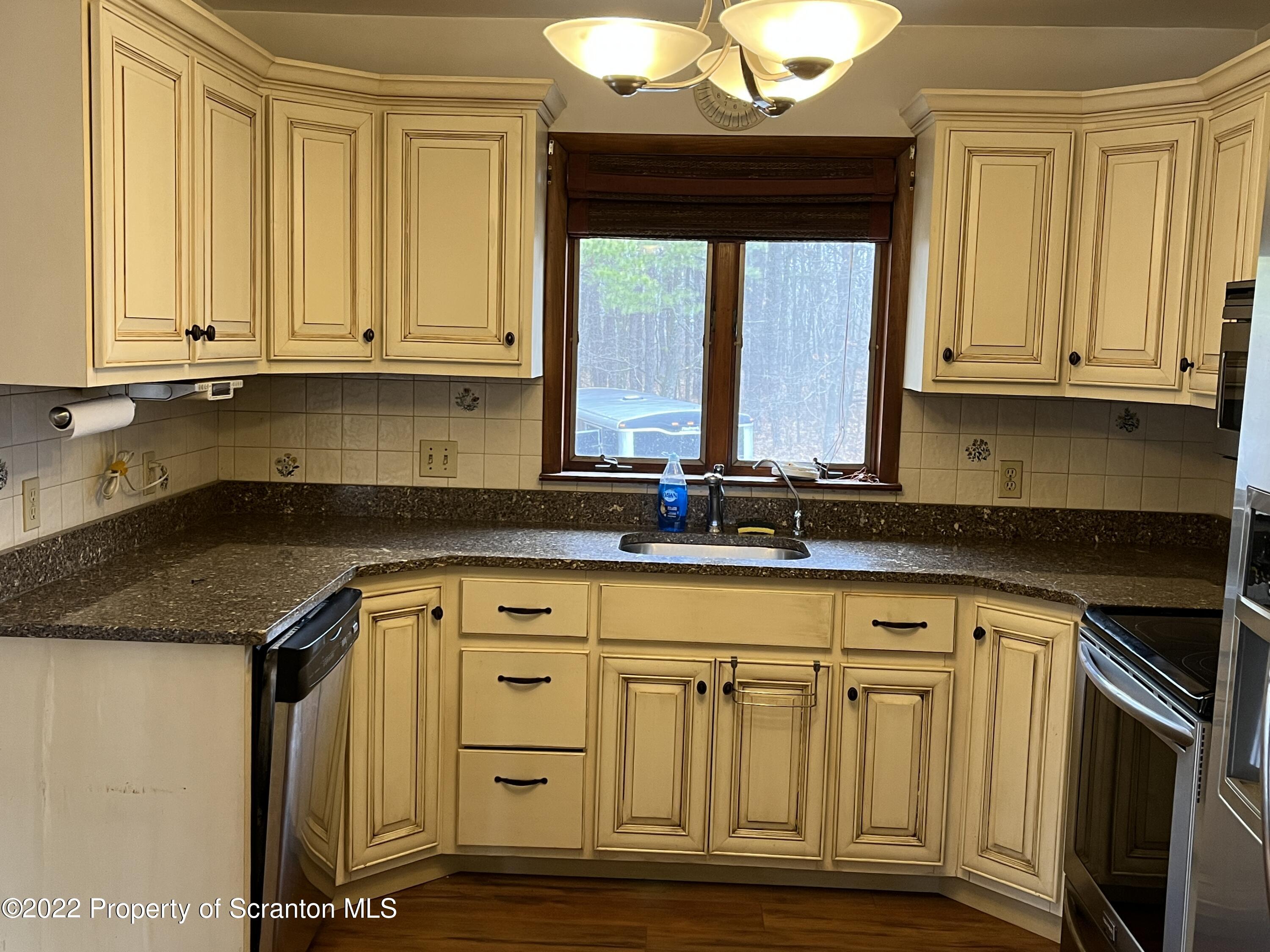 11046 Spring Drive Clarks Summit, PA 18411 - Photo 13 of 32 Gallery Image 13