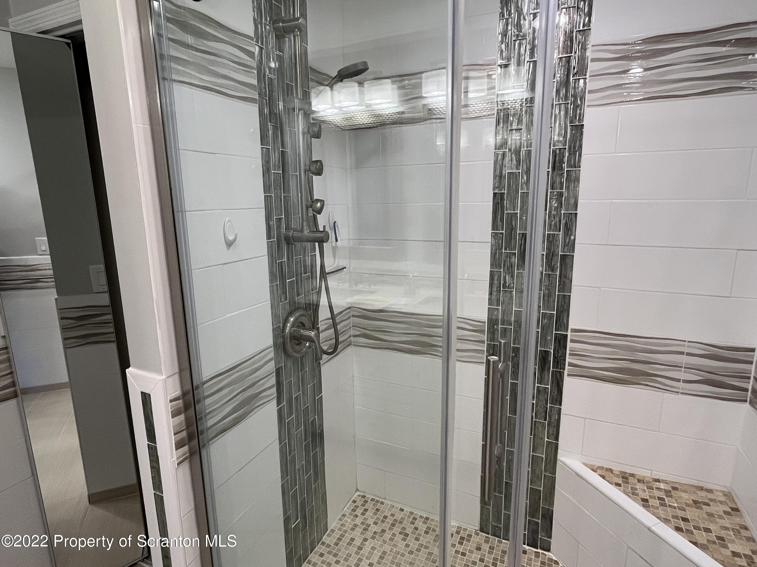 11046 Spring Drive Clarks Summit, PA 18411 - Photo 15 of 32 Gallery Image 15