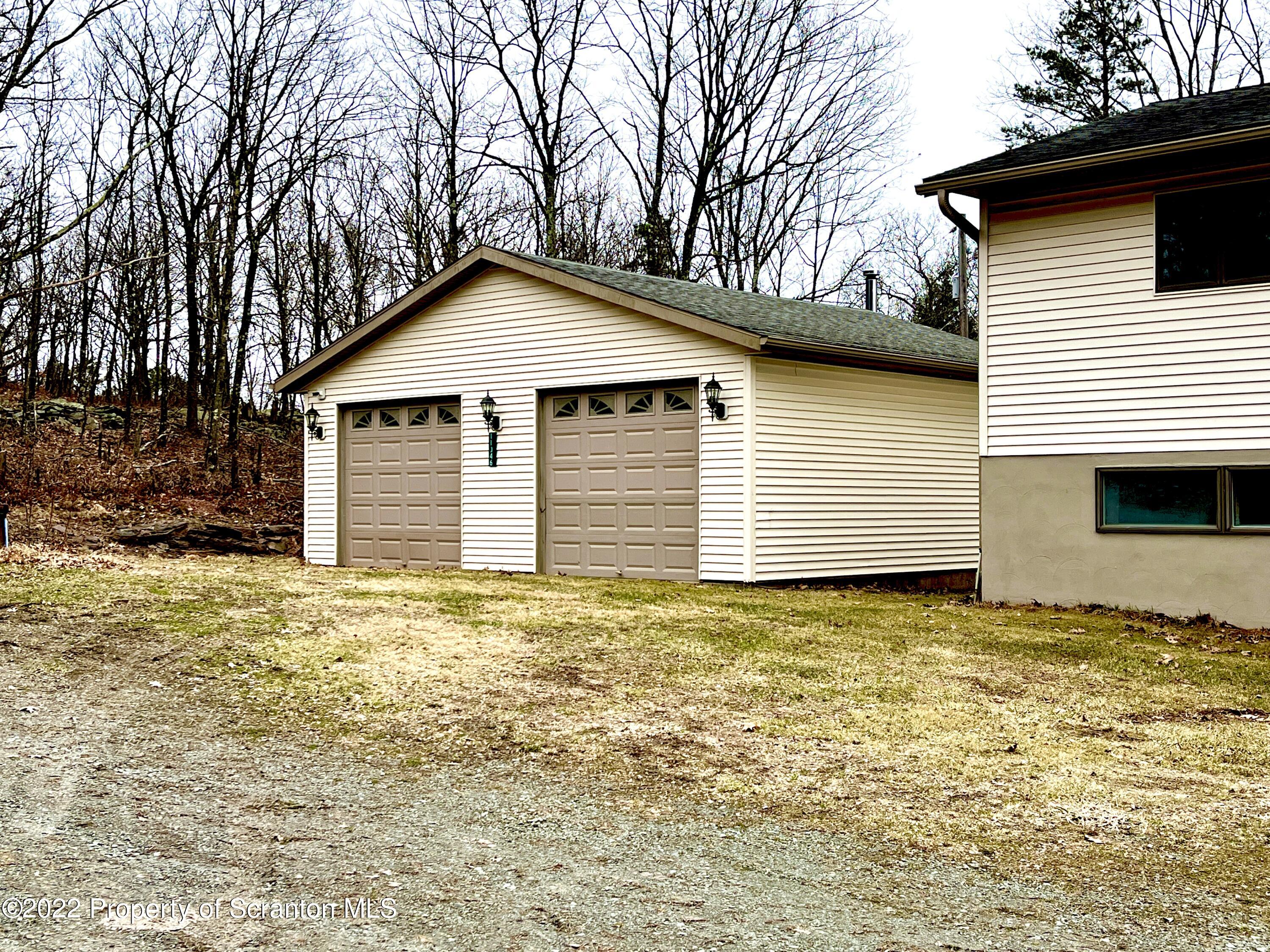 11046 Spring Drive Clarks Summit, PA 18411 - Photo 3 of 32 Gallery Image 3