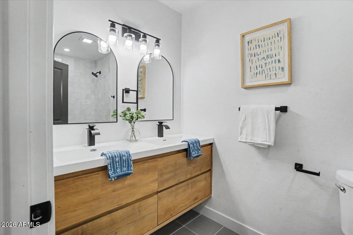 2908 South George Drive Tempe, AZ 85282 - Photo 9 of 21 Bathroom