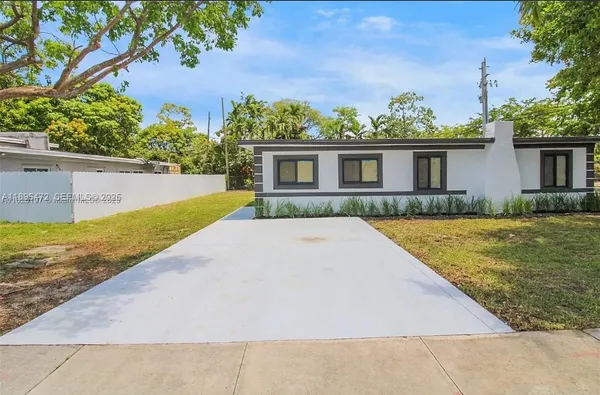 a view of outdoor space yard and front view of a house