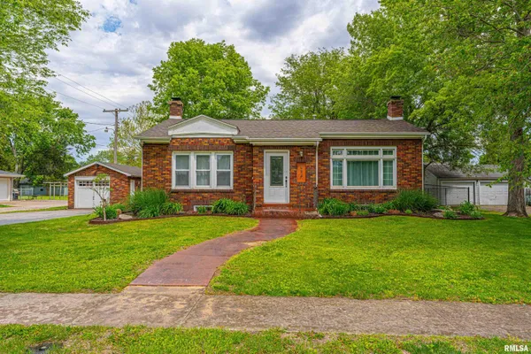 $177,000 | 166 Hamilton Street, Warrensburg, IL 62573