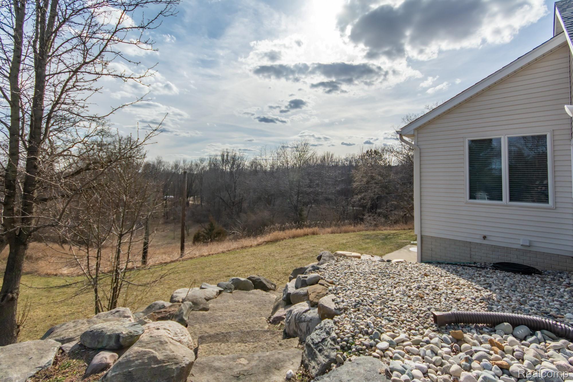 6279 Maybee Road Clarkston, MI 48346 - Photo 32 of 37 DSC_8611.jpg