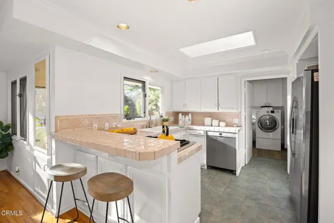 $2,750,000 | 1948 Ravista Lane, La Canada Flintridge, CA 91011