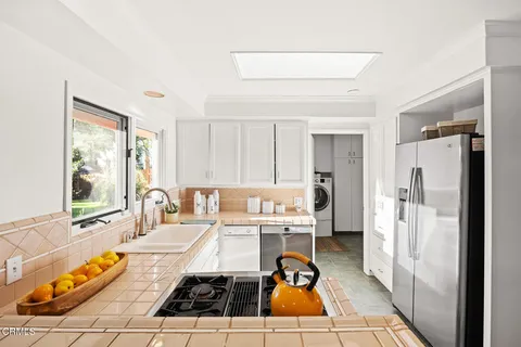 $2,750,000 | 1948 Ravista Lane, La Canada Flintridge, CA 91011