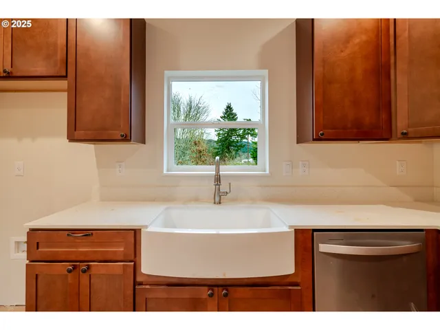 $339,900 | 1423 45th Avenue, Sweet Home, OR 97386