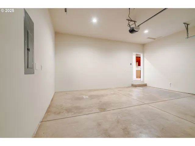 $339,900 | 1423 45th Avenue, Sweet Home, OR 97386