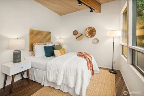 $1,950,000 | 4001 55th Avenue Northeast, Seattle, WA 98105