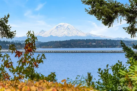 $1,950,000 | 4001 55th Avenue Northeast, Seattle, WA 98105