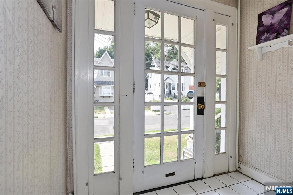 21 Haring Street Bergenfield, NJ 07621 - Photo 3 of 37