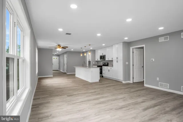 $3,000 | 1500 Embassy Drive, Unit A, Harrisburg, PA 17109