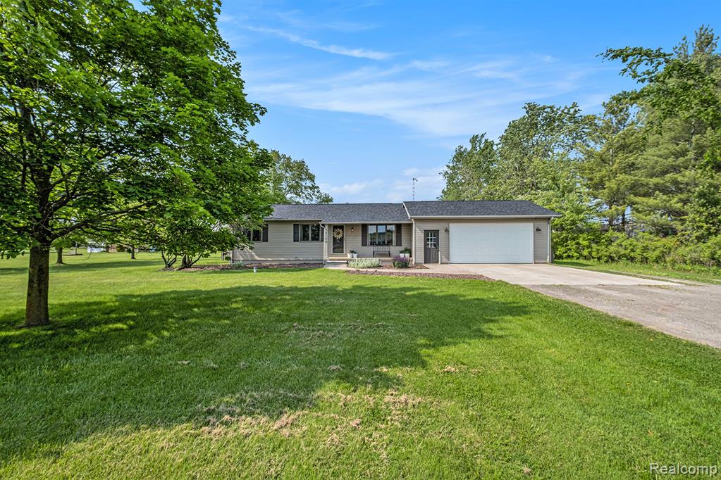 12156 Carpenter Road Flushing, MI 48433 - Photo 2 of 28