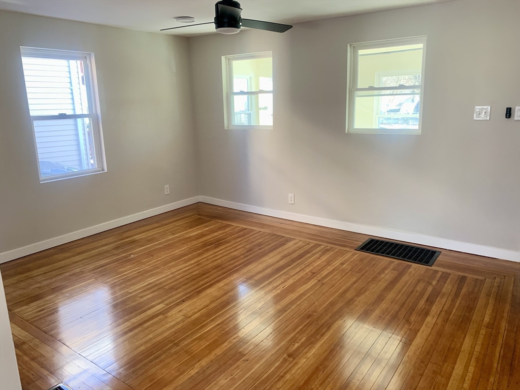 81 James Street Springfield, MA 01105 - Photo 12 of 25