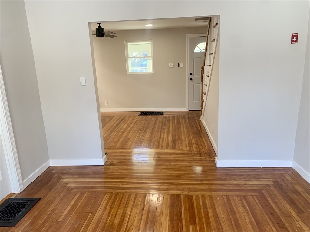 81 James Street Springfield, MA 01105 - Photo 13 of 25