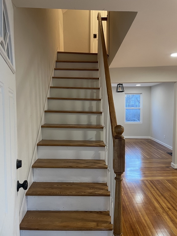 81 James Street Springfield, MA 01105 - Photo 4 of 25