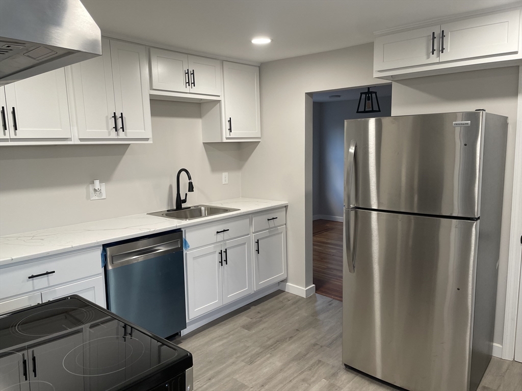 81 James Street Springfield, MA 01105 - Photo 6 of 25