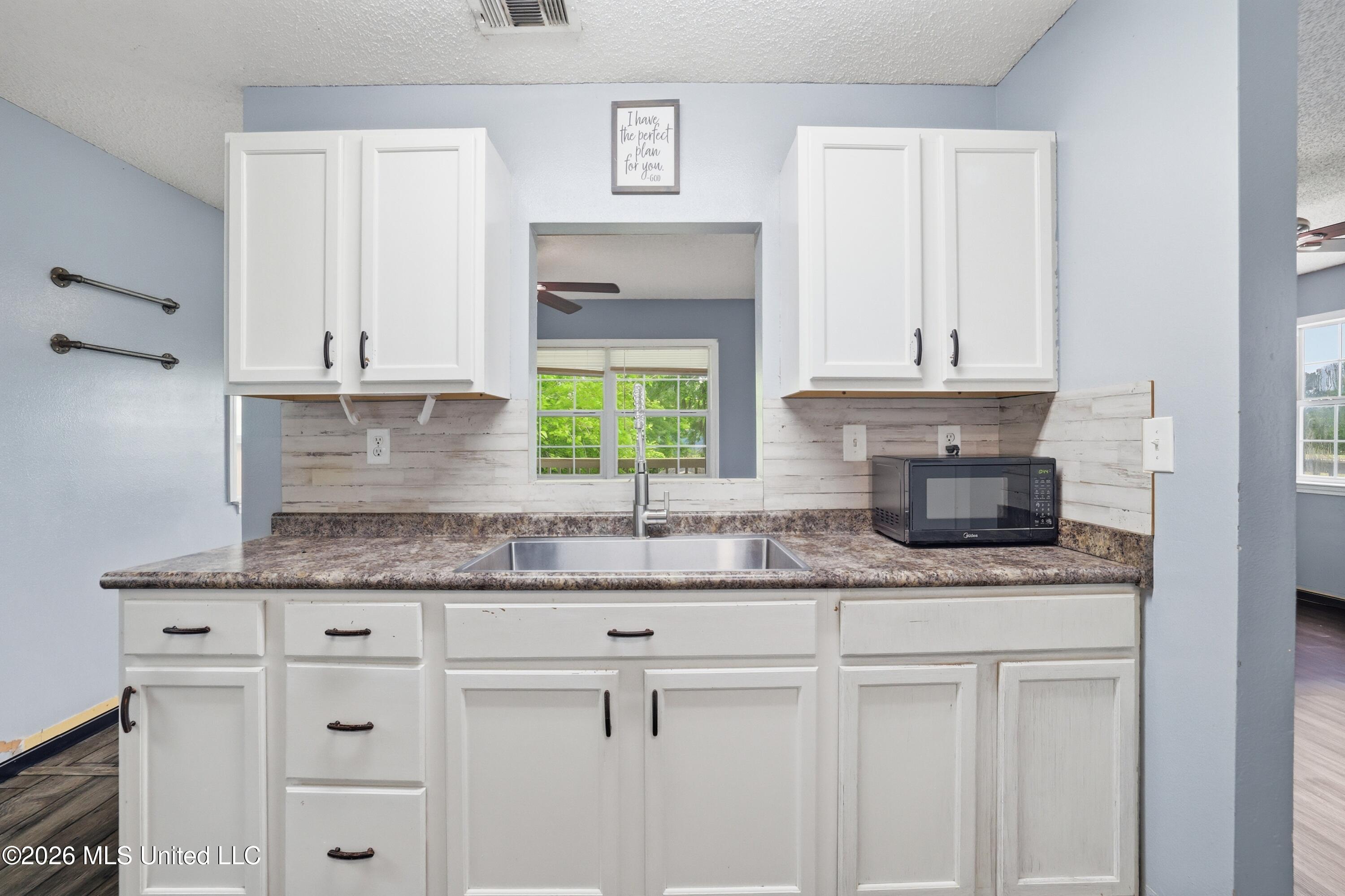 8621 Old Stage Road Moss Point, MS 39562 - Photo 13 of 41 15_r6__6537