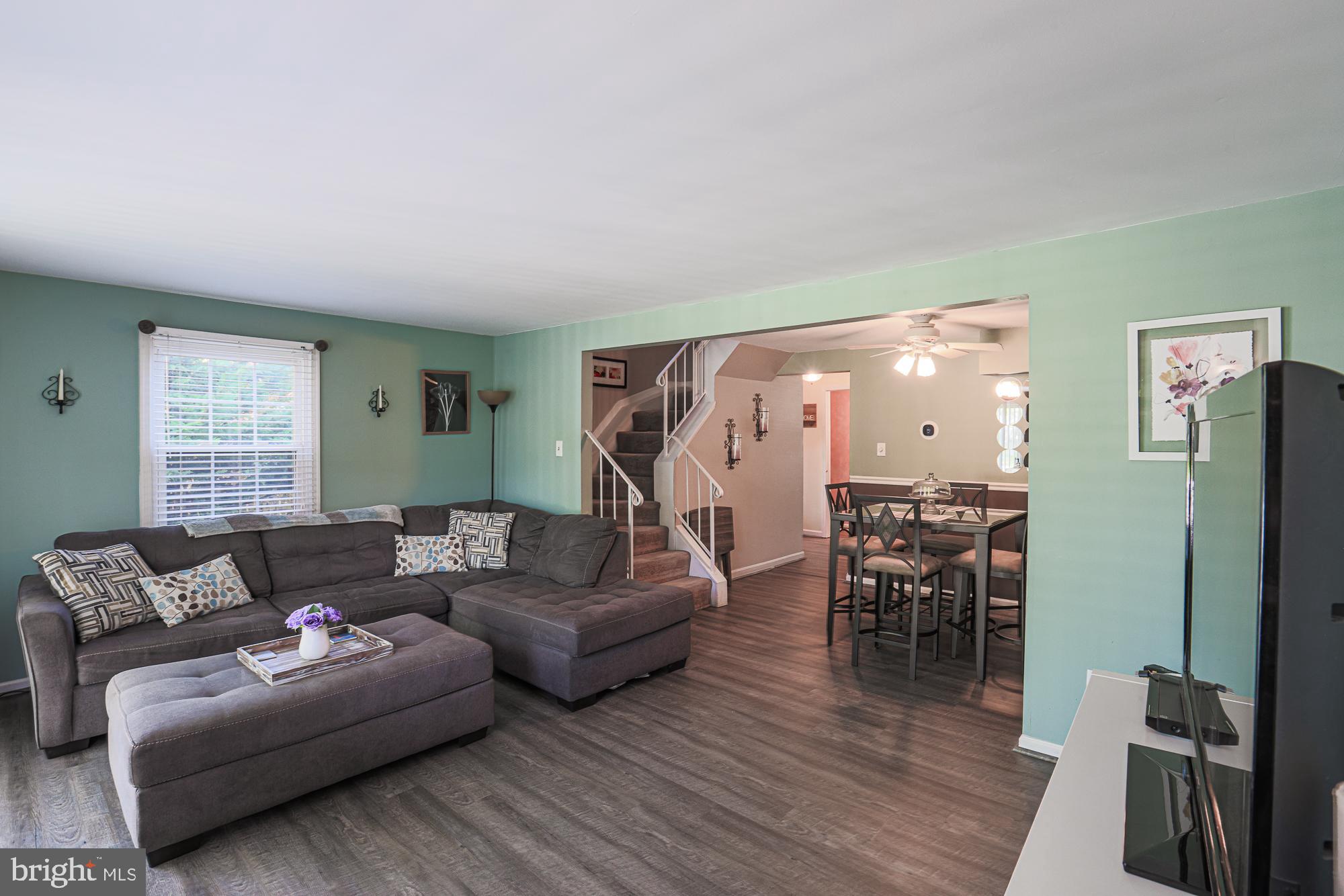 5345 King Arthur Circle Rosedale, MD 21237 - Photo 3 of 23 Living Room