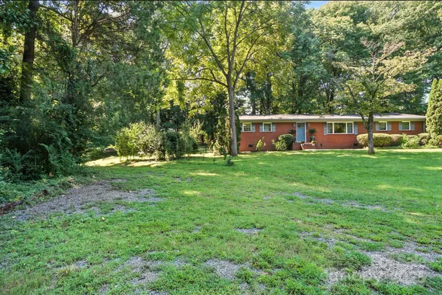 a view of an house with a big yard